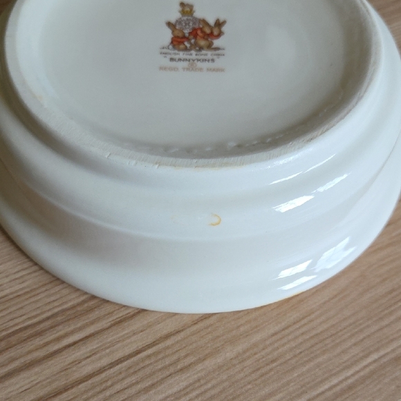 Royal Doulton Bunnykins Peter Rabbit Mr. Piggly's Stores Children's Bowl - Picture 3 of 7